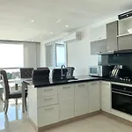 Apartamento De 3 Habitaciones Con Vista Al Mar.
